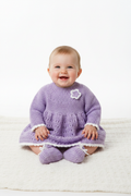 Bebé com vestido lilás de malha
